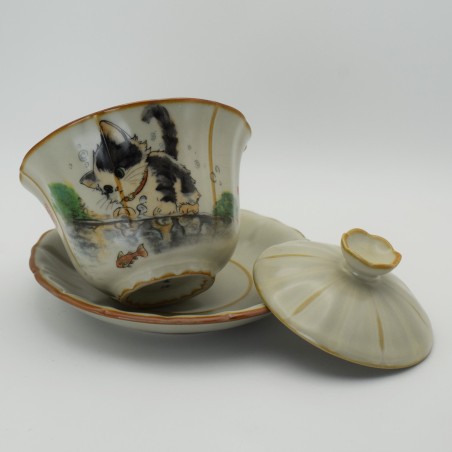 Cute cat playing ice crack teacup