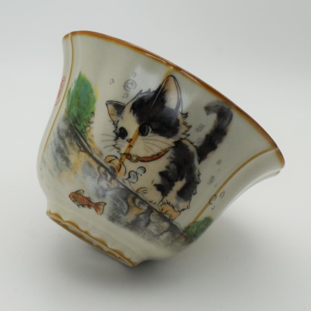 Cute cat playing ice crack teacup