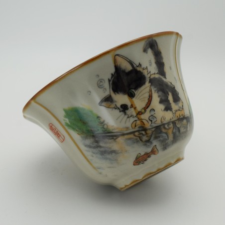 Cute cat playing ice crack teacup