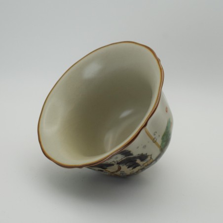 Cute cat playing ice crack teacup