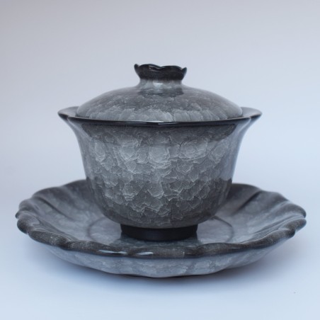Black ice crack pattern teacup