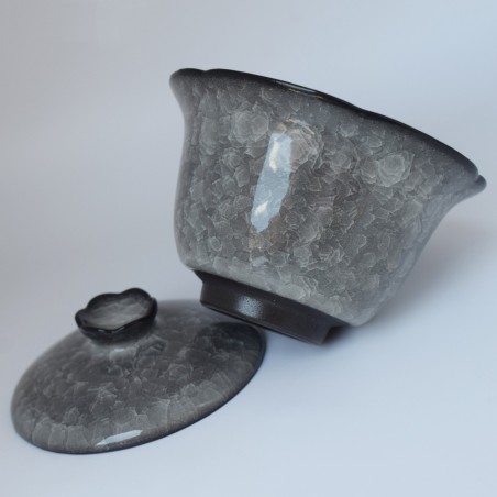Black ice crack pattern teacup