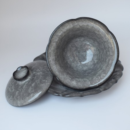 Black ice crack pattern teacup
