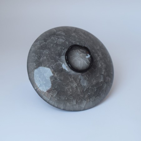 Black ice crack pattern teacup